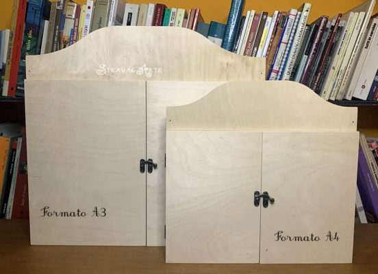 Confronto tra butai Kamishibai StravagArte in legno nei formati A3 e A4