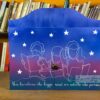 Teatrino Butai per kamishibai in legno decorato formato A3 StravagArte personalizzabile cod. 679 bambini line art che leggono un libro su fondo blu sfumato