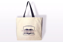 KAMISHIBAG A3 COTONE - borsa per teatrini butai per kamishibai formato A3. Shopper maxi in TNT- 340 g/m2. Con stampa su un lato. Kamishibai Teatro in Viaggio StravagArte con KamishiBag formato A3 e diario delle storie in movimento incluso, borsa porta teatrino per narrazione educativa itinerante