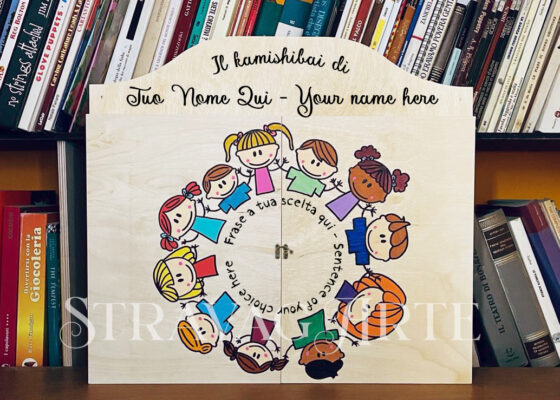 Teatrino kamishibai A3 Legno di Betulla Personalizzabile - LN021 LN0021 STRAVAGARTE TEATRINO KAMISHIBAI A3 DECORATO PERSONALIZZATO PERSONALIZZABILE bambini in cerchio girotondo
