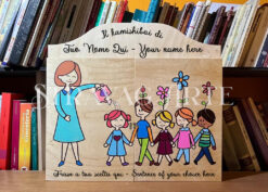 Teatrino kamishibai A3 Legno di Betulla Personalizzabile - LN023 LN023 STRAVAGARTE TEATRINO KAMISHIBAI A3 DECORATO PERSONALIZZABILE PERSONALIZZATO MAESTRA CHE ANNAFFIA I BAMBINI CON FIORI copy