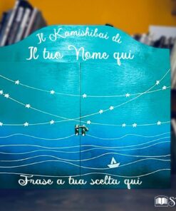 Teatrino kamishibai personalizzabile A3 in legno di StravagArte, perfetto per regalo maestre e materiale didattico. Anche con carta docente.