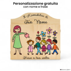 Teatrino kamishibai personalizzato LN08 legno naturale tema maestra che annaffia i bambini con nome e frase StravagArte