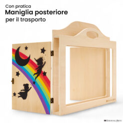Teatrino kamishibai A3 personalizzato LN02 legno naturale tema bambini in volo con maniglia posteriore in legno StravagArte