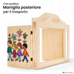 Teatrino kamishibai A3 personalizzato LN08 legno naturale tema maestra che annaffia i bambini con maniglia posteriore in legno StravagArte